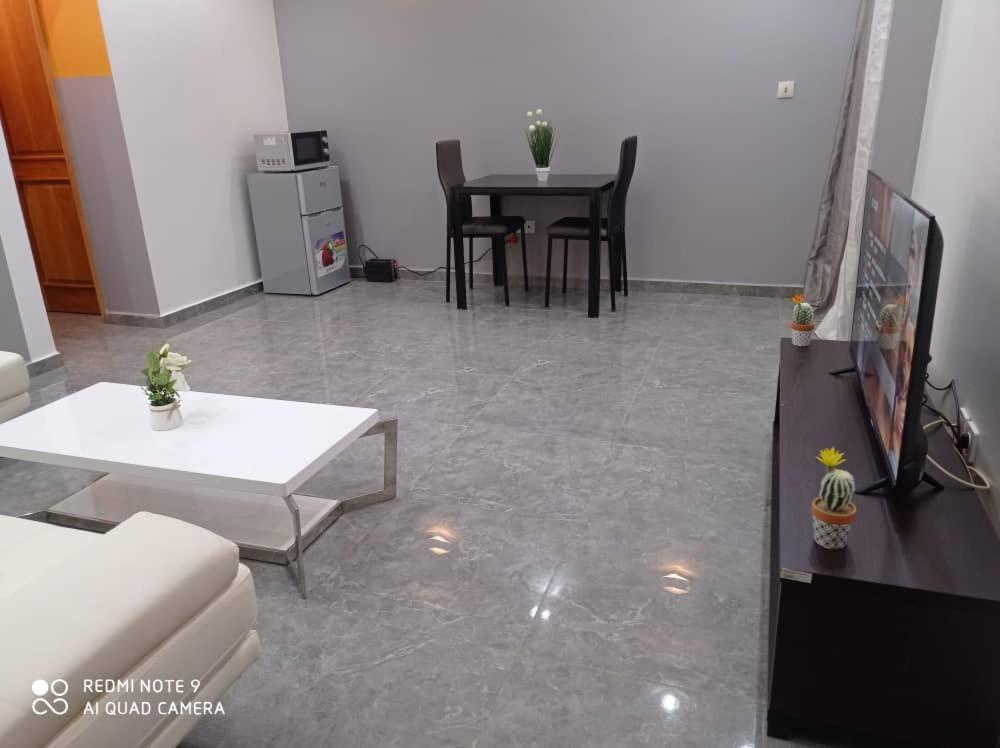 Hotel Appart B4U Яунде Экстерьер фото